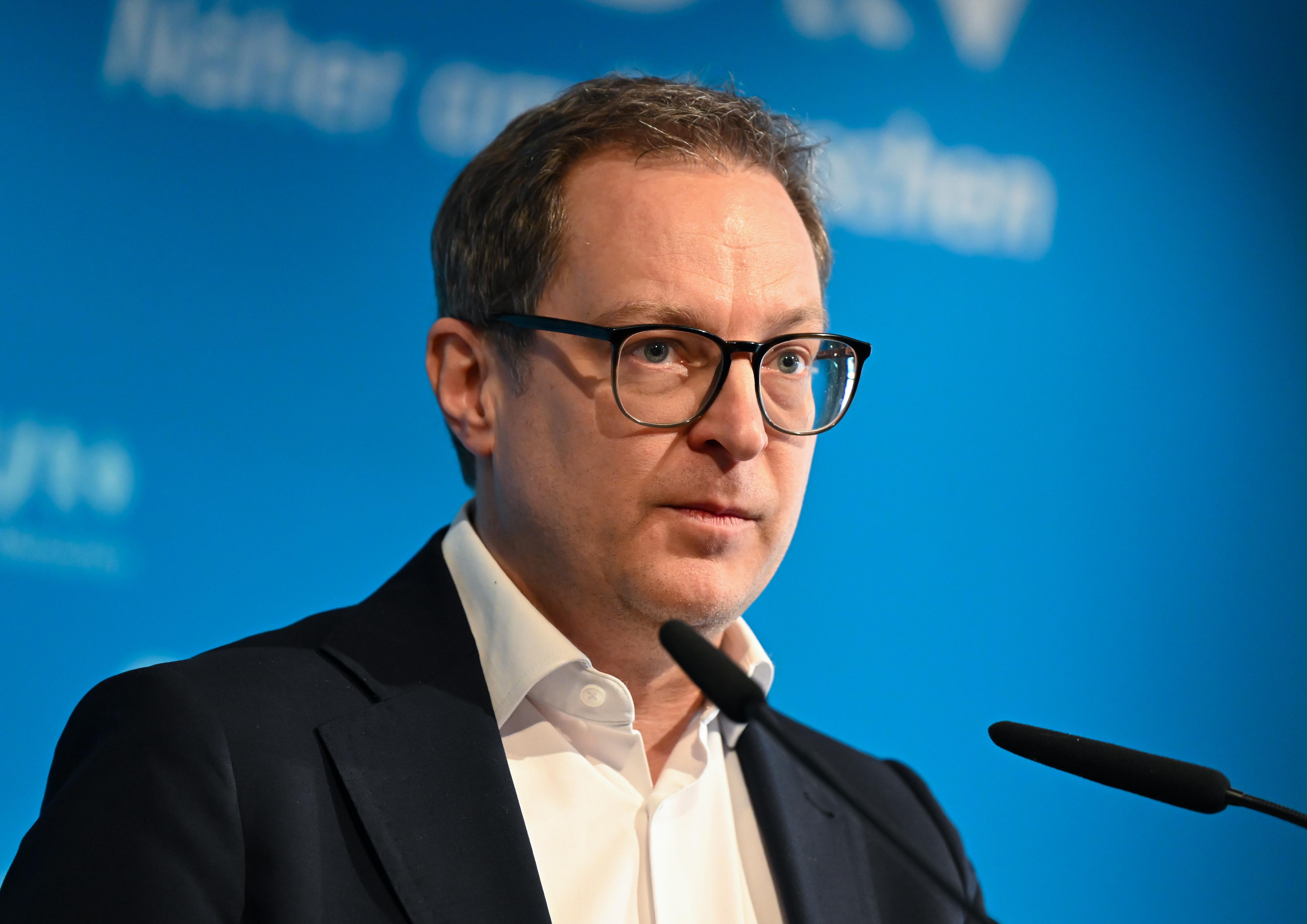 ARCHIV (23.02.2026): Martin Huber, Generalsekretär der CSU, nimmt nach der Sitzung des CSU-Vorstands, an einer Pressekonferenz in der CSU-Landesleitung teil.