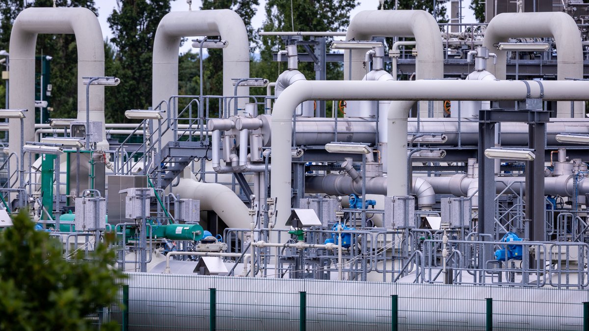 Rohrsysteme und Absperrvorrichtungen in der Gasempfangsstation der Ostseepipeline Nord Stream 1 und der Übernahmestation der Ferngasleitung OPAL