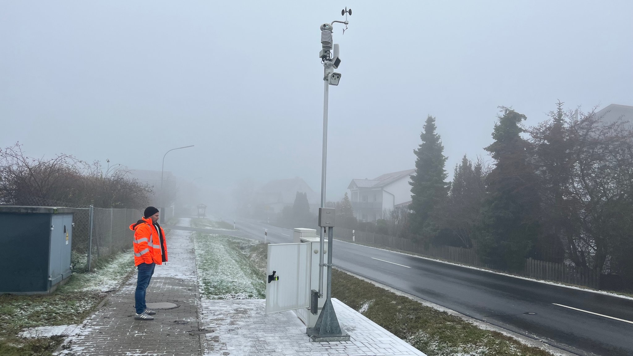 Smarter Winterdienst in der Rhön warnt Autofahrer vor Glatteis