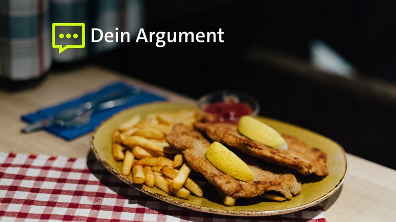 Schnitzel und Pommes liegen auf einem Teller. | Bild: BR/Sylvia Bentele Schnitzel und Pommes liegen auf einem Teller.