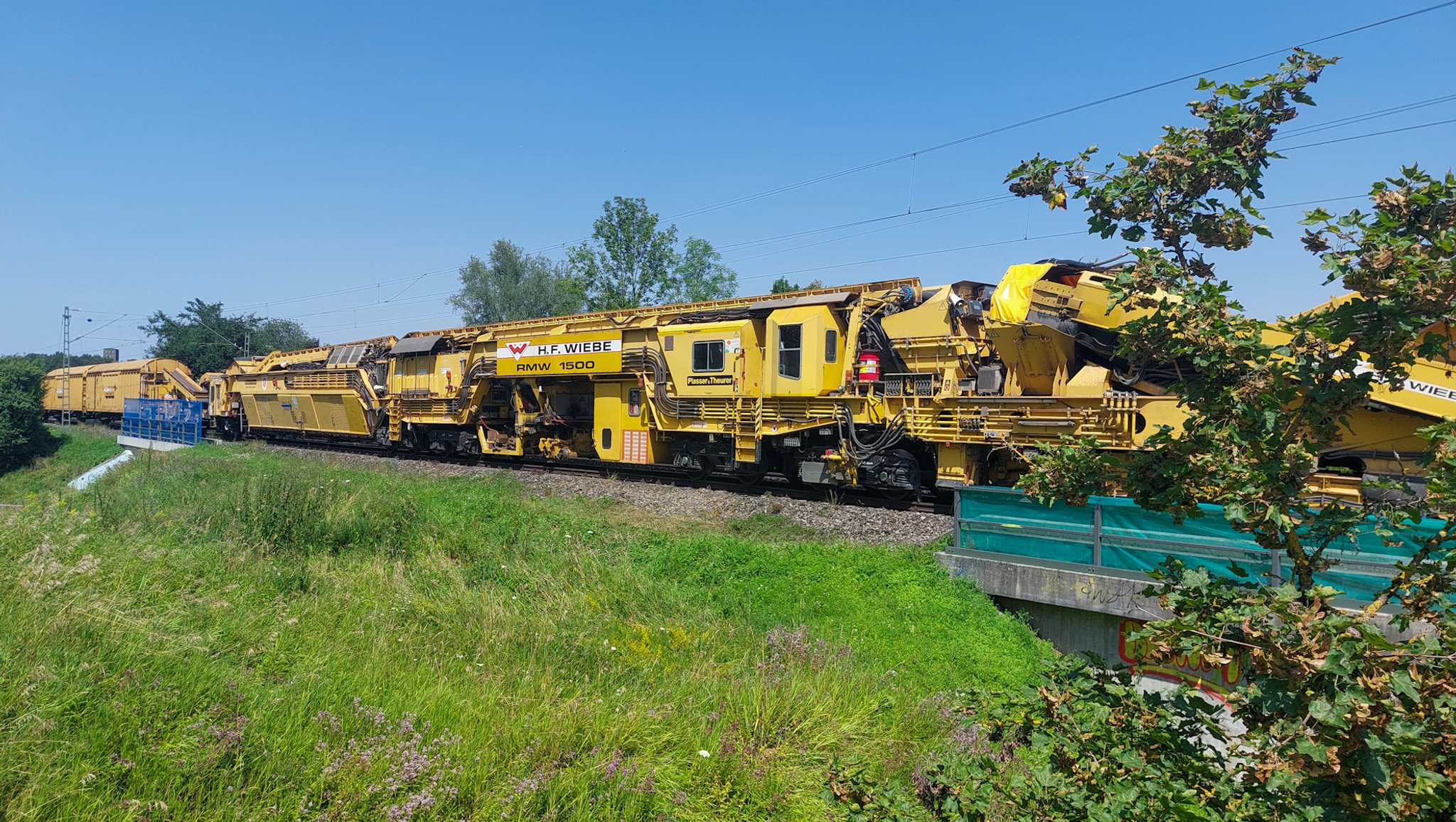 Der mehr als 400 Meter lange Arbeitszug