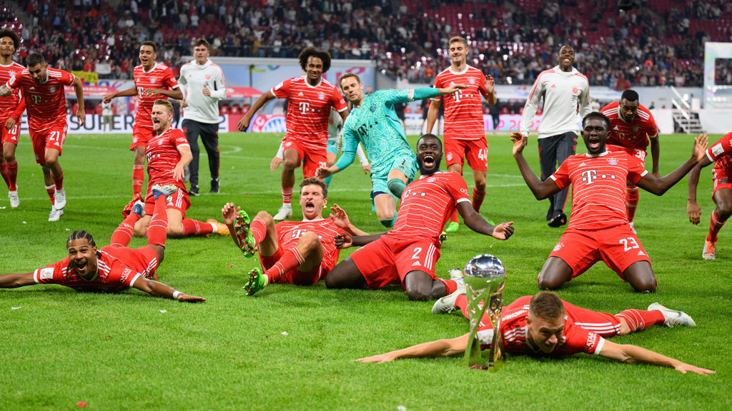Die Bayern-Pfeile mit ihrem ersten Pokal der Saison