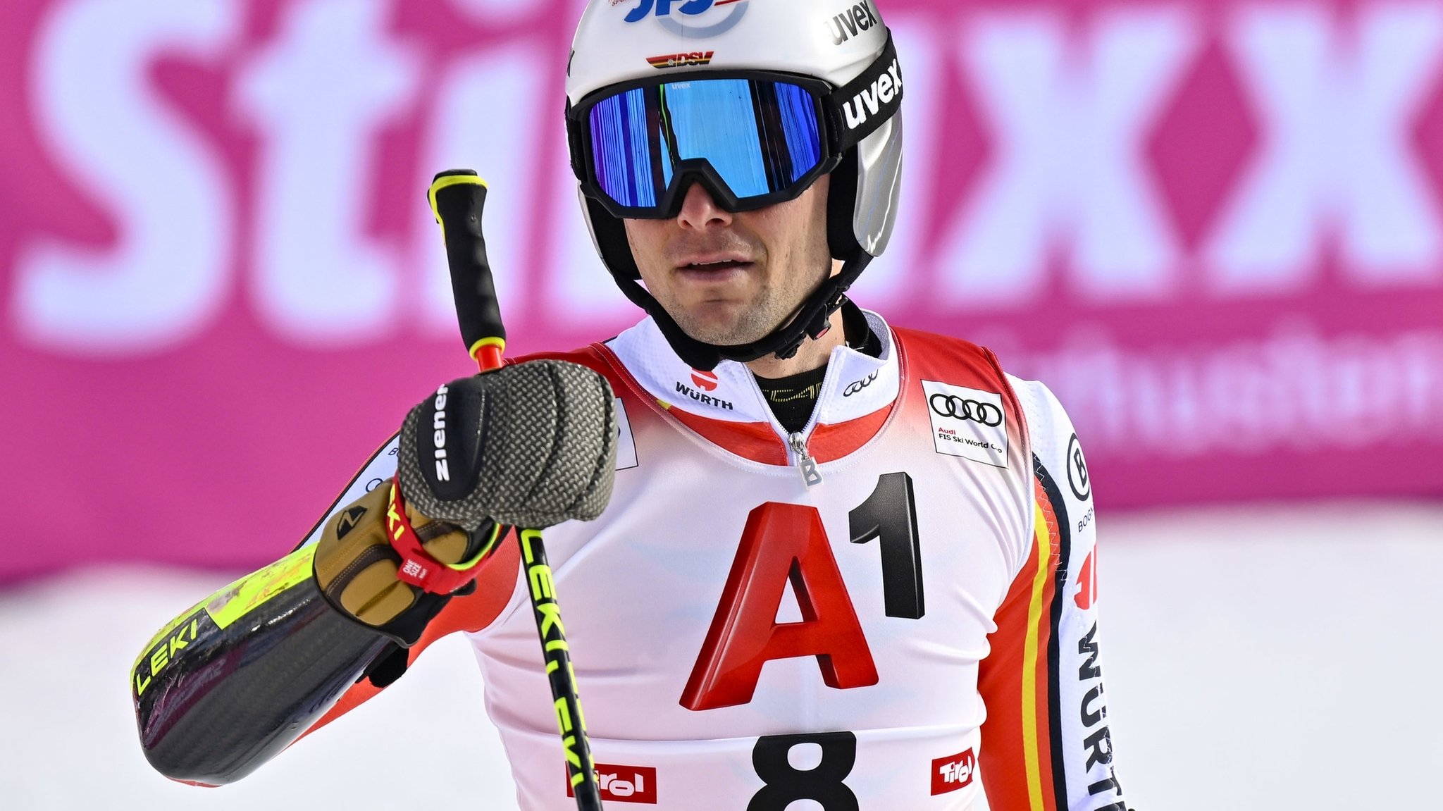 27.10.2024, Österreich, Sölden: Ski alpin, Weltcup, Riesenslalom, Herren, 2. Durchgang in Sölden: Alexander Schmid (Deutschland) reagiert im Ziel. Foto: Jean-Christophe Bott/KEYSTONE/dpa +++ dpa-Bildfunk +++