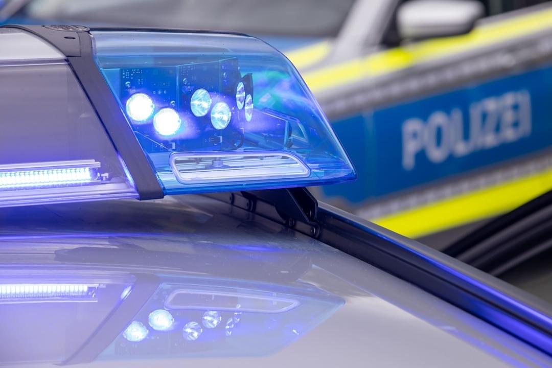 Polizei-Einsatzwagen mit Blaulicht (Symbolbild)