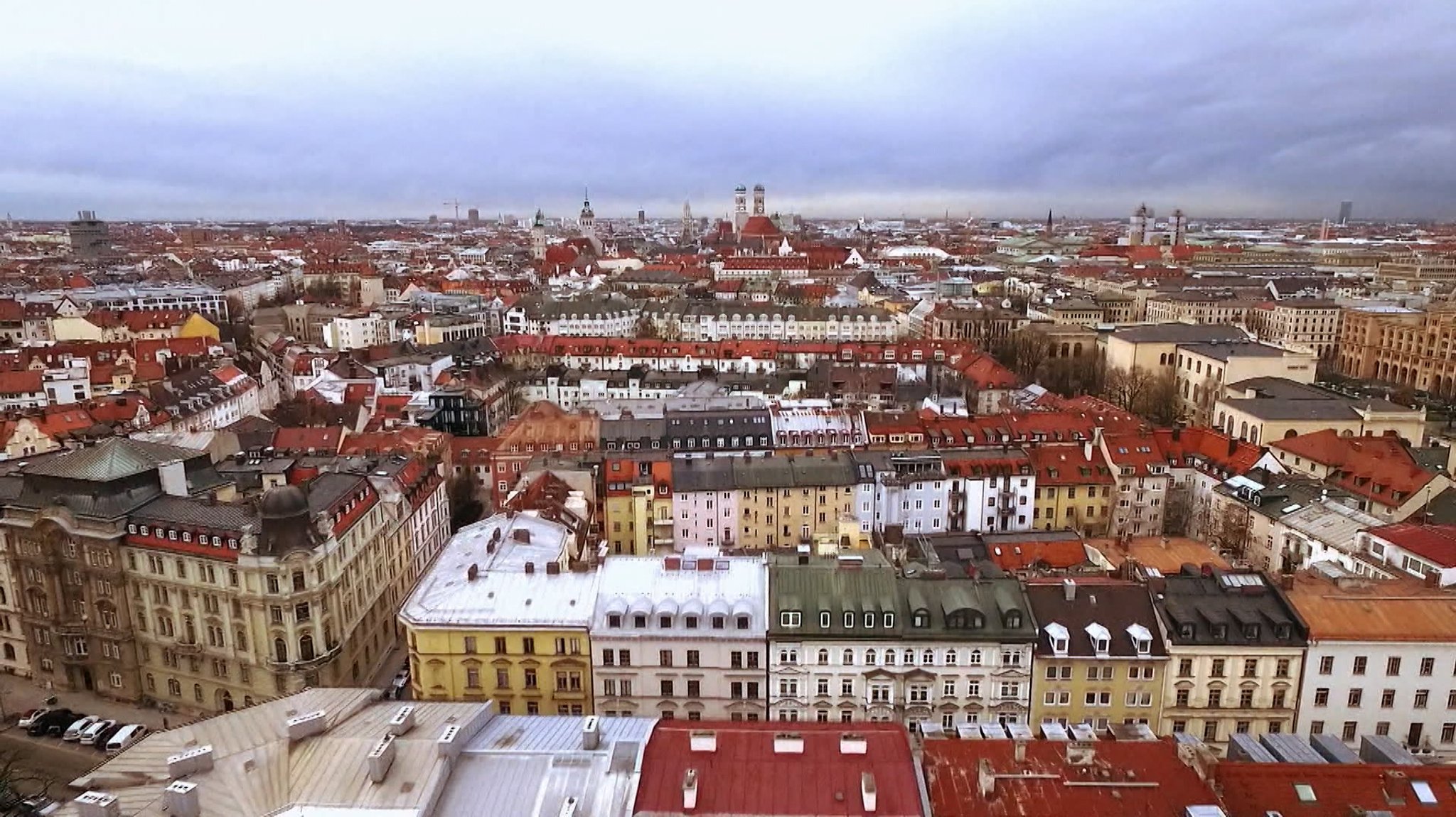 (Symbolbild) Blick über die Dächer Münchens.