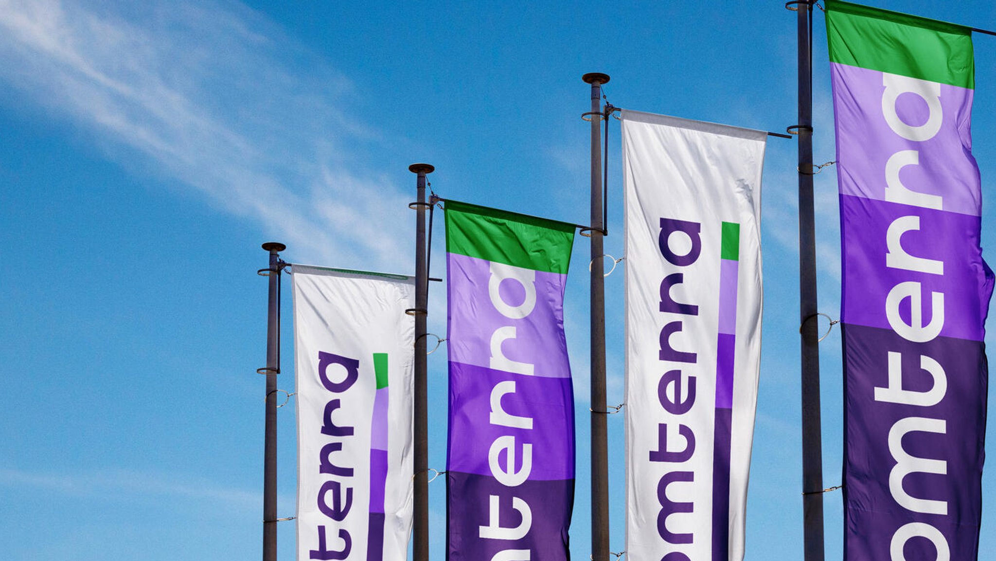 Flaggen mit dem neuen Namen Omterra, unter dem Siemens Energy künftig auftreten wird. | Bild: Siemens Energy Flaggen mit dem neuen Namen Omterra, unter dem Siemens Energy künftig auftreten wird.