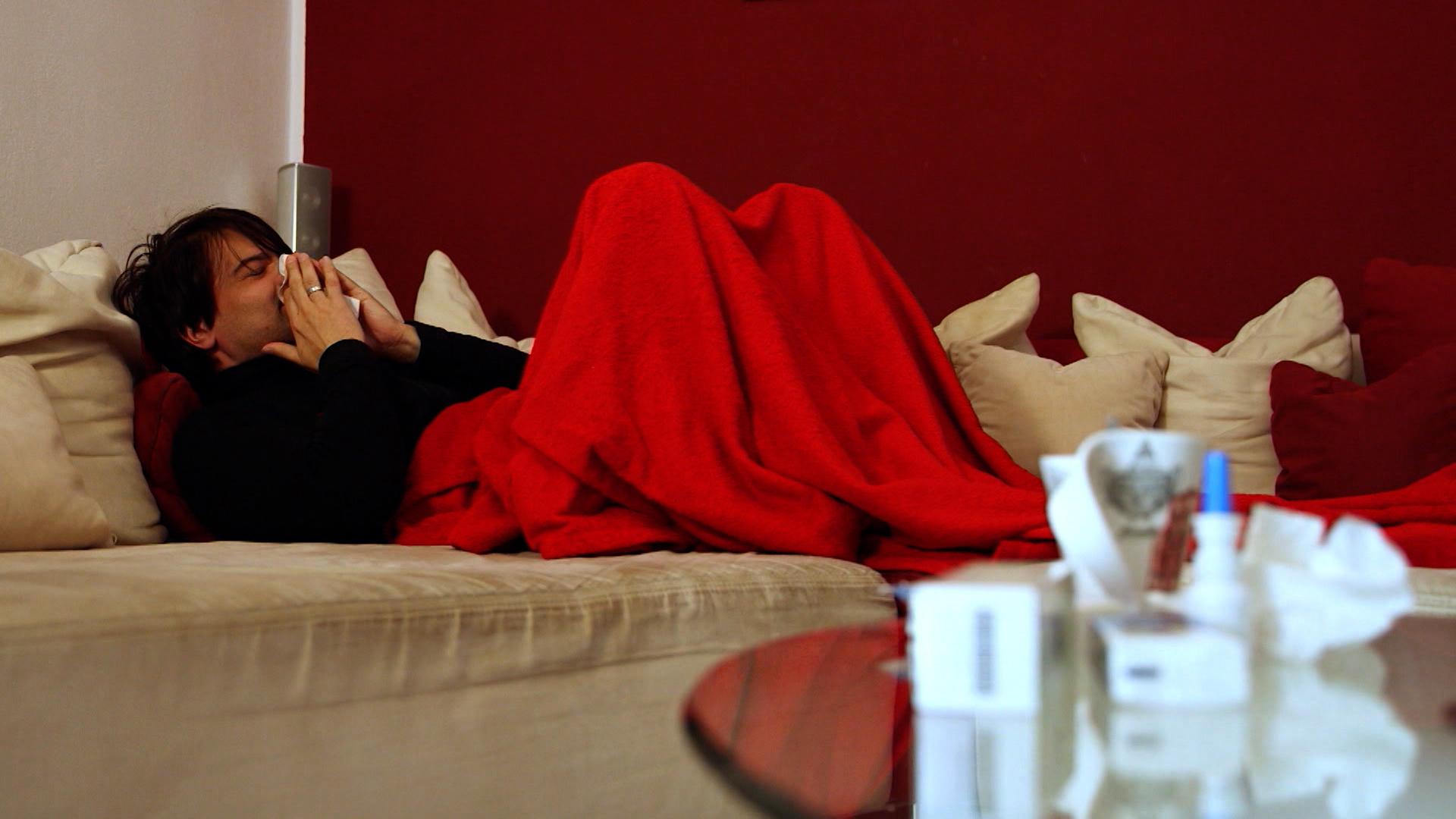 Symbolbild: Krank zu Hause - am ersten Tag ohne Lohn?