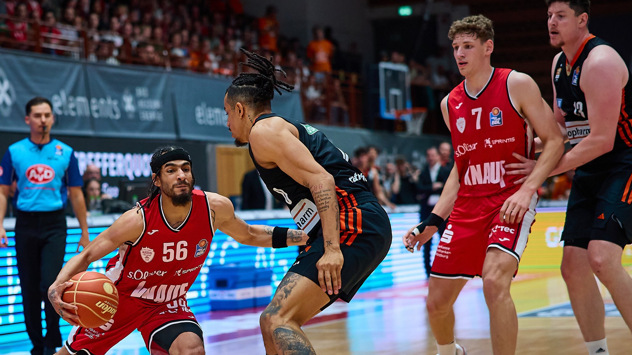 Spielszene Würzburg Baskets - Ulm | Bild: picture-alliance / dpa Spielszene Würzburg Baskets - Ulm