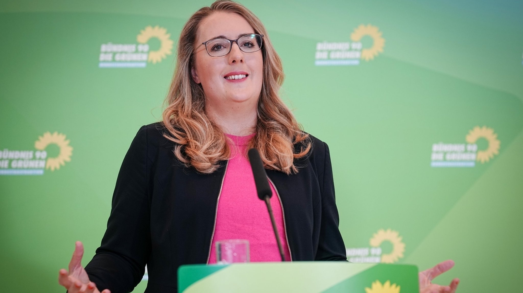 29.11.2022, Berlin: Katharina Dröge, Fraktionsvorsitzende von Bündnis 90/Die Grünen, gibt vor Beginn der Fraktionssitzung ihrer Partei im Bundestag eine Pressekonferenz. Foto: Kay Nietfeld/dpa +++ dpa-Bildfunk +++