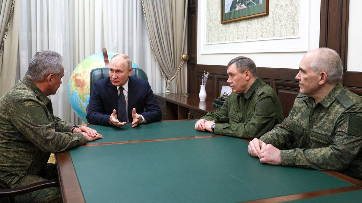 Der russische Präsident bei einem Besuch des Hauptquartiers in Rostow am Don