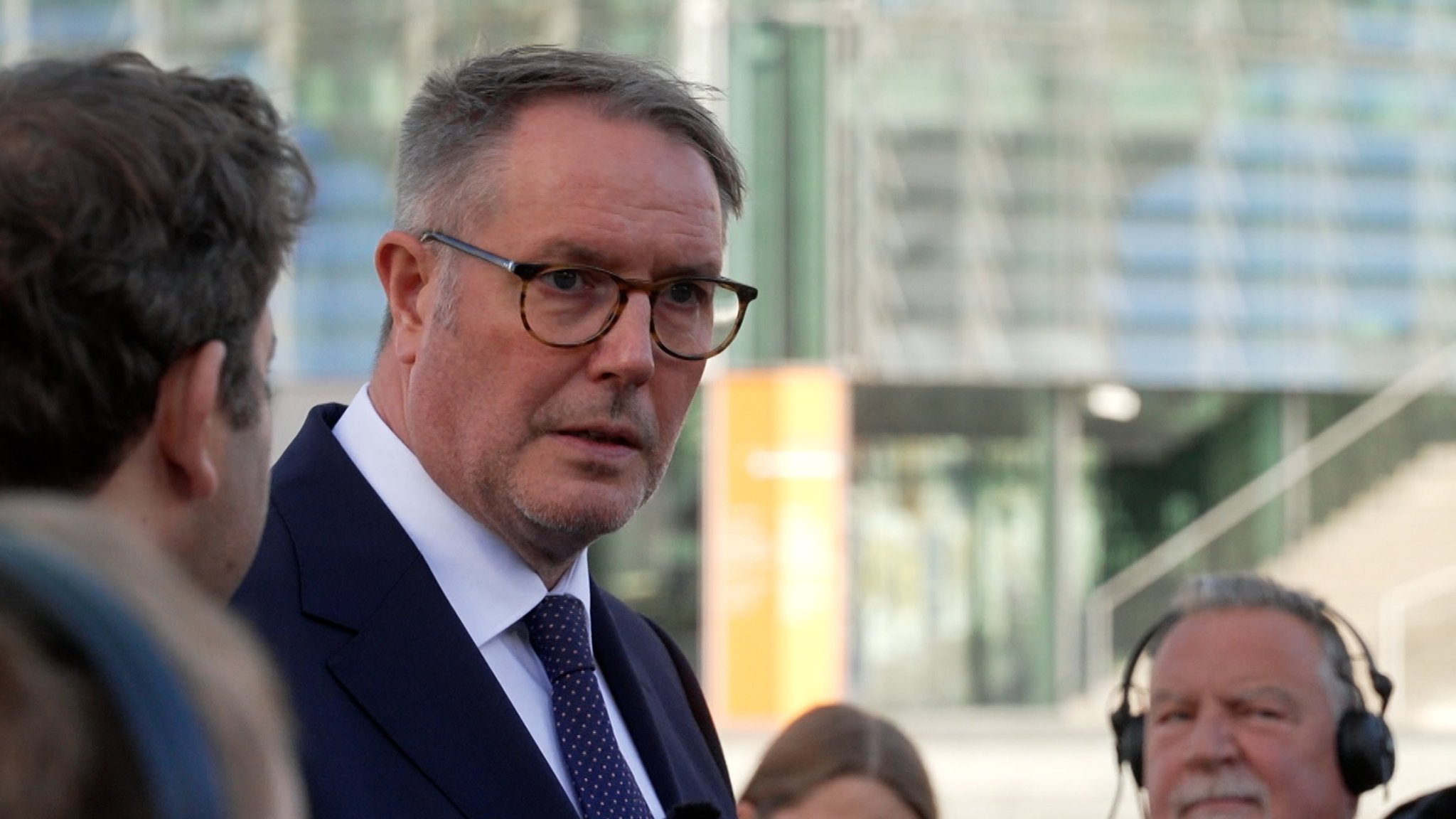 Der neue Bundesarbeitsminister Alexander Schweitzer (SPD) will "alles daran setzen", die Rentenreform zügig auf den Weg zu bringen. | Bild: BR Der neue Bundesarbeitsminister Alexander Schweitzer (SPD) will "alles daran setzen", die Rentenreform zügig auf den Weg zu bringen.