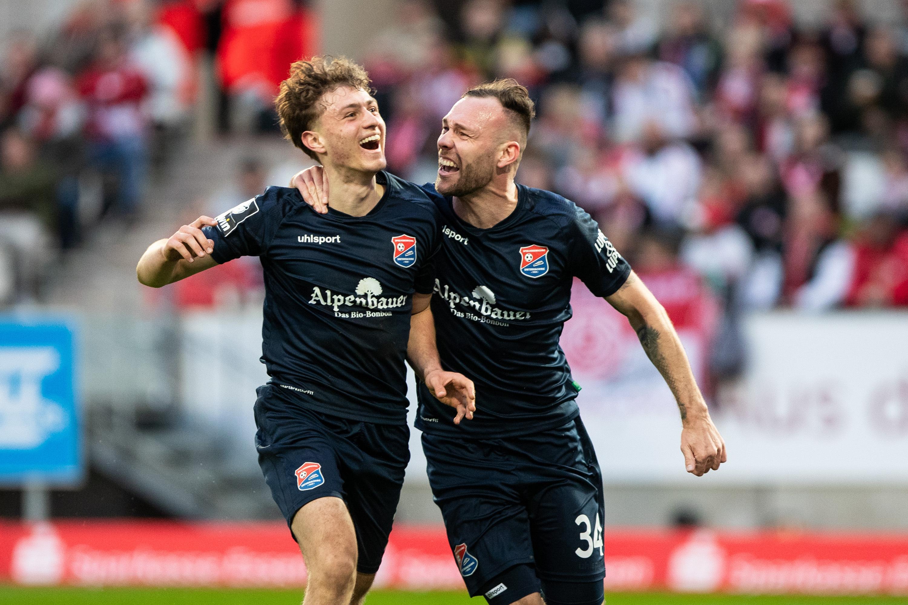 Maurice Krattenmacher (l.) und Patrick Hobsch jubeln