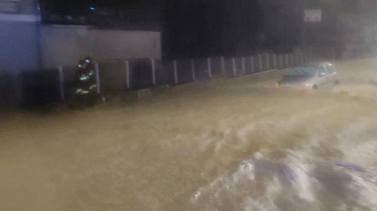 Überschwemmungen bei Messina | Bild:Vigili del Fuoco/Handout via REUTERS