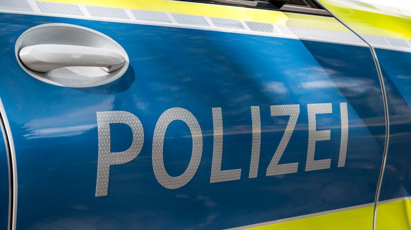 23-jähriger Afghane in Stein angegriffen - Polizei sucht Zeugen | Bild: dpa-Bildfunk/Daniel Vogl 23-jähriger Afghane in Stein angegriffen - Polizei sucht Zeugen
