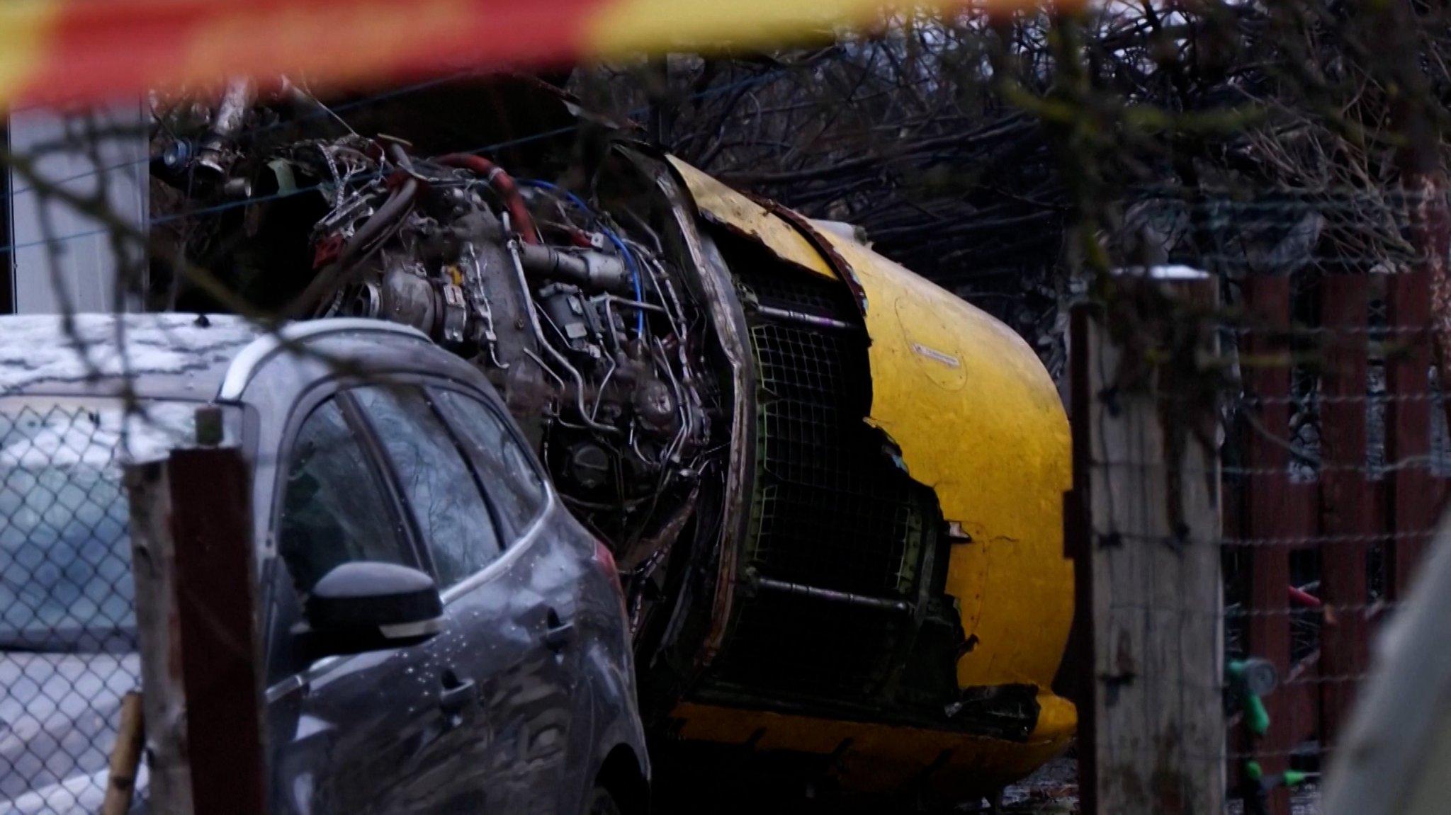 Beim Absturz eines Frachtflugzeugs des deutschen Postdienstleisters DHL ist in Litauen mindestens ein Mensch ums Leben gekommen