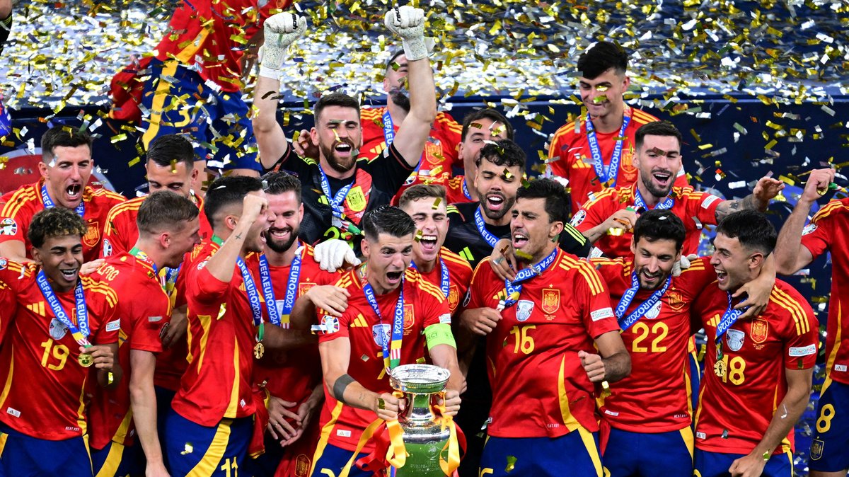 Die spanische Fussball-Nationalmannschaft feiert ihren Sieg bei der EM 2024