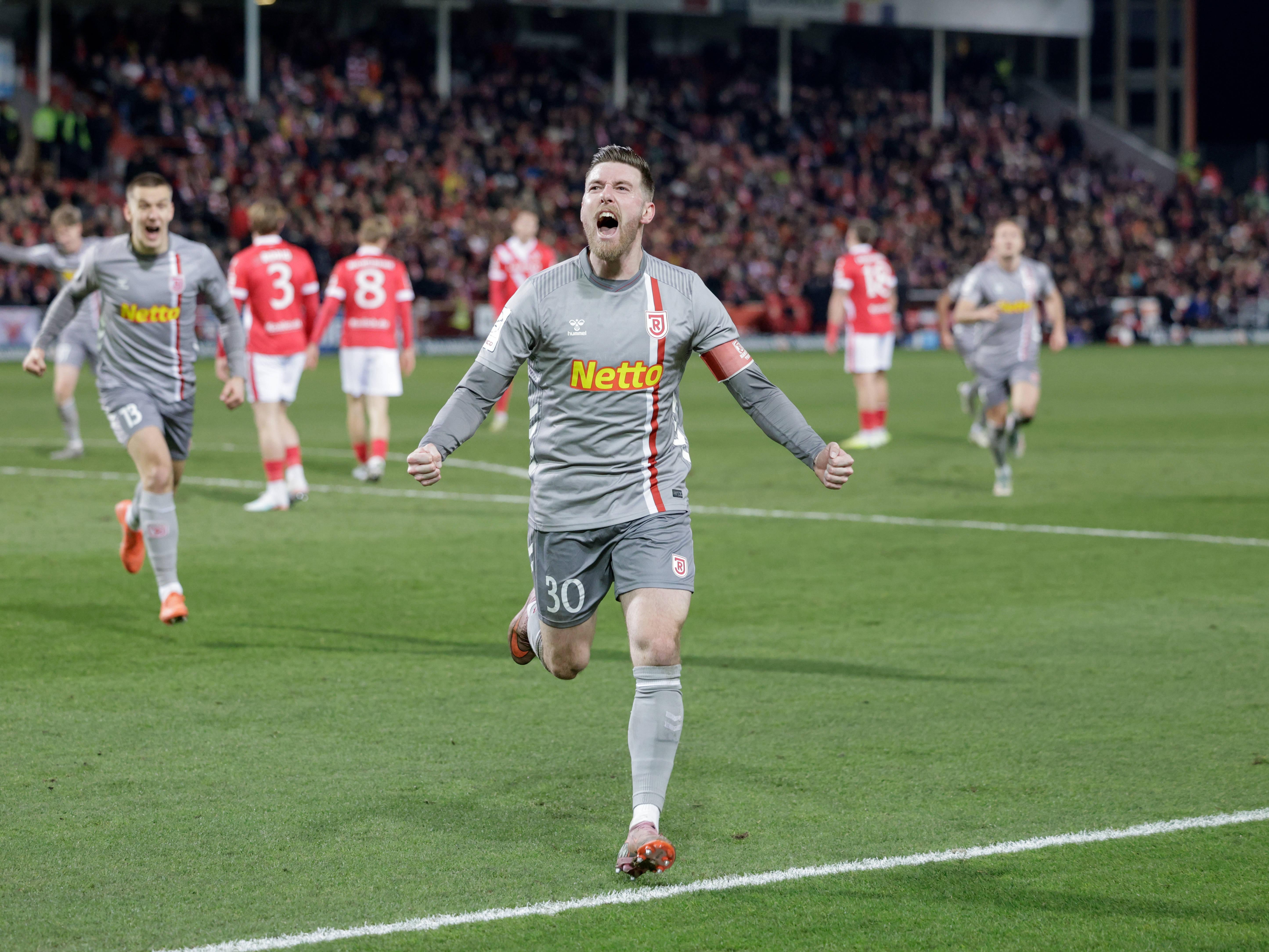 Christian Kühlwetter jubelt nach dem 2:2-Ausgleich bei Energie Cottbus