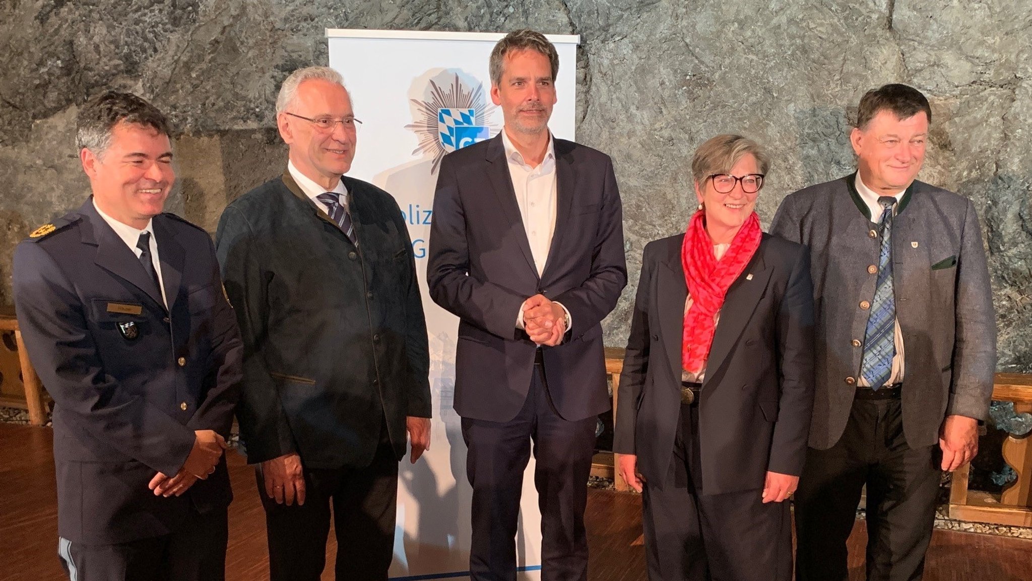 Manfred Hauser (Polizei), Joachim Herrmann (Innenminister), Steffen Hebestreit (Sprecher Bundesregierung), Elisabeth Koch (Bürgermeisterin), Anton Speer (Landrat).