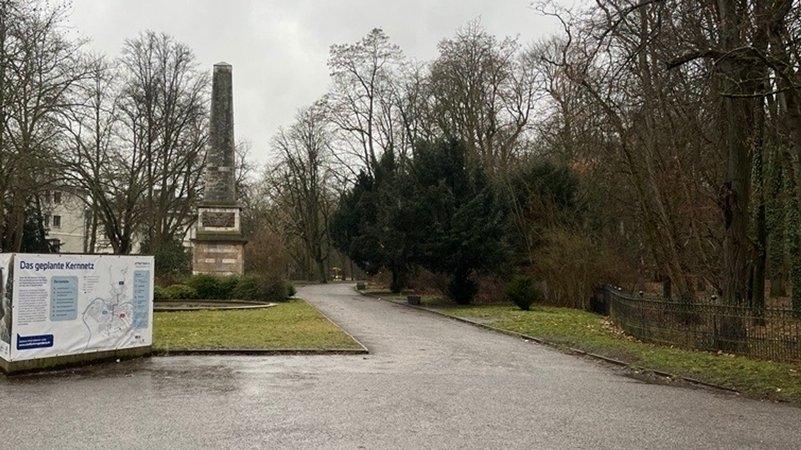 In der Nähe des Obelisk im Fürst-Anselm Park soll die vermeintliche Vergewaltigung  stattgefunden haben.