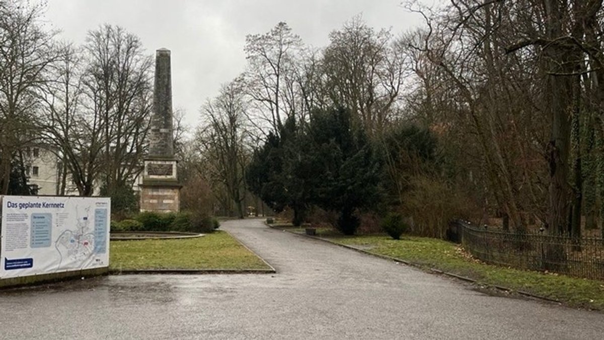 In der Nähe des Obelisk im Fürst-Anselm Park soll die vermeintliche Vergewaltigung  stattgefunden haben.