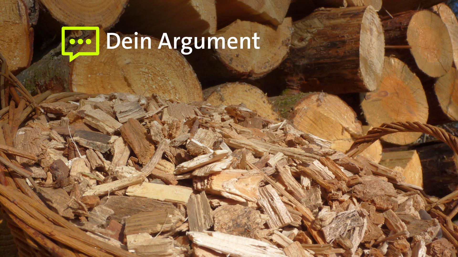Holz liegt in einem Korb