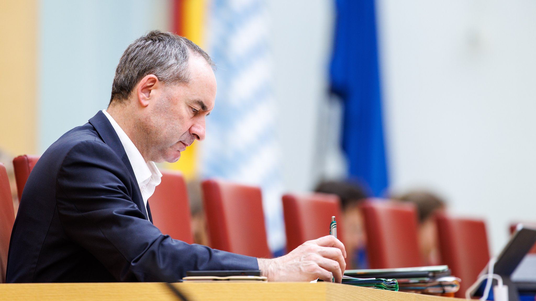 Hubert Aiwanger, Bayerischer Wirtschaftsminister auf der Regierungsbank im Landtag 