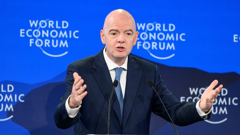Der immer wieder in der Kritik stehende Weltverbandspräsident Gianni Infantino verteidigt die horrenden Ticketpreise für die WM. | Bild: picture alliance / Photoshot | - Der immer wieder in der Kritik stehende Weltverbandspräsident Gianni Infantino verteidigt die horrenden Ticketpreise für die WM.