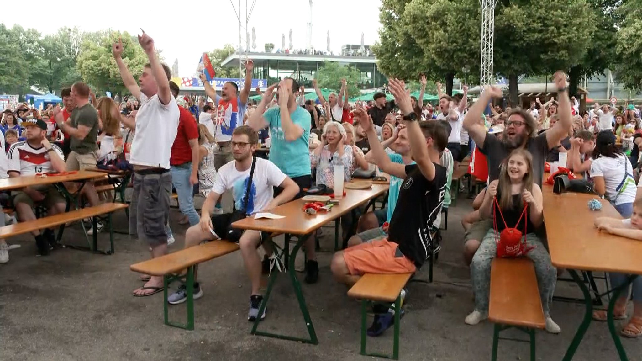 Fans beim Public Viewing