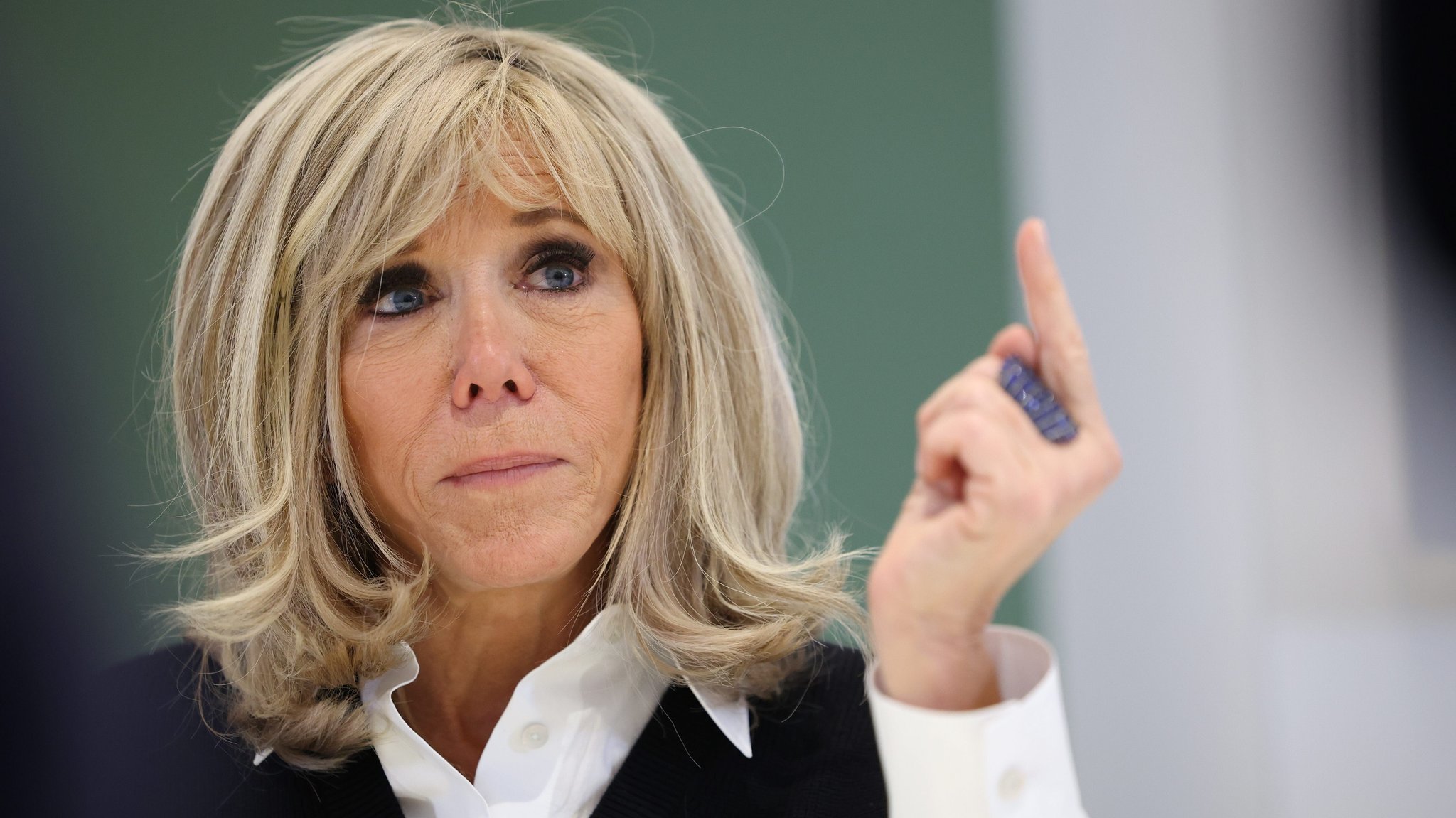 Cybermobbing gegen Brigitte Macron: Bewährungsstrafen für Täter