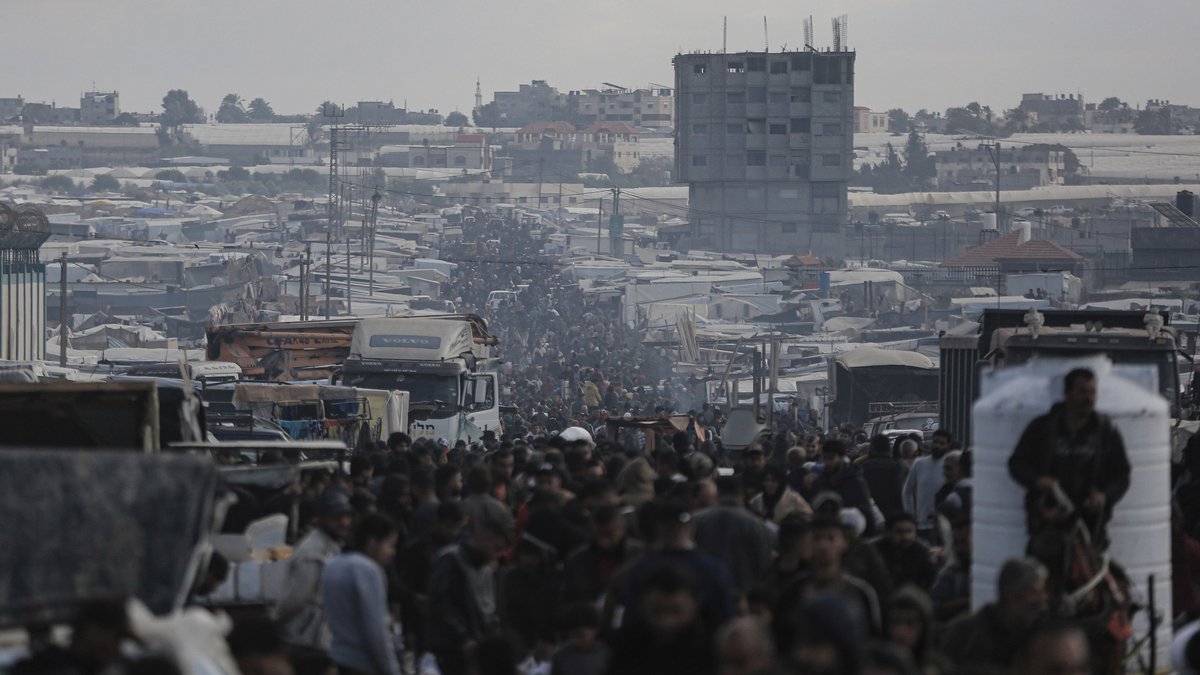 Innerhalb des Gazastreifens vertriebene Palästinenser in der Nähe der Grenze zwischen Gaza und Ägypten. 