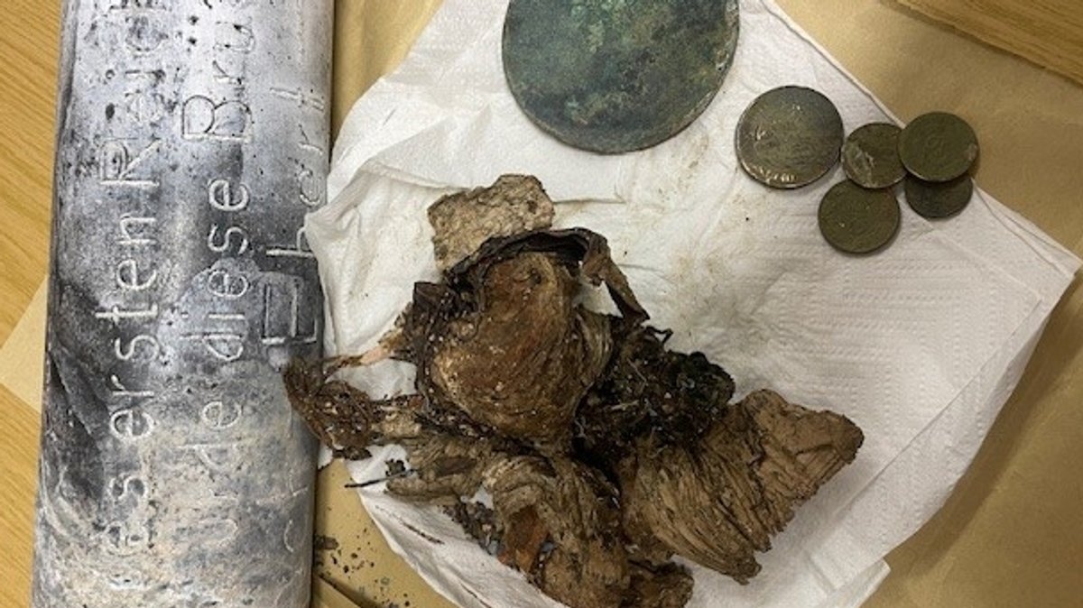 Historische Zeitkapsel bei Brückenabriss entdeckt