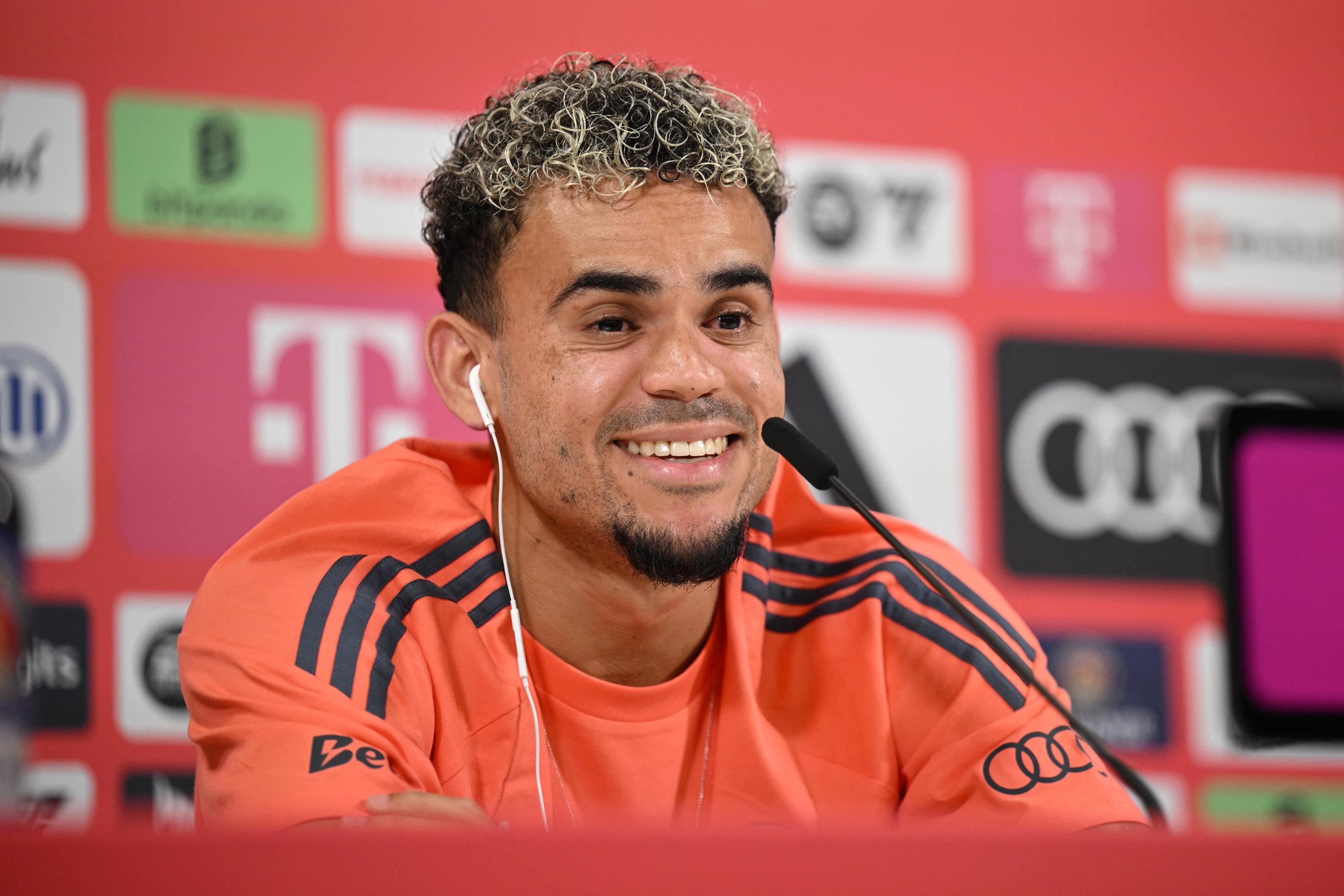 31.07.2025, Bayern, München: Fußball: Bundesliga, Vorstellung von Neuzugang Luis Díaz. Bayern-Neuzugang Luis Díaz nimmt an einer Pressekonferenz teil. Foto: Harry Langer/dpa +++ dpa-Bildfunk +++