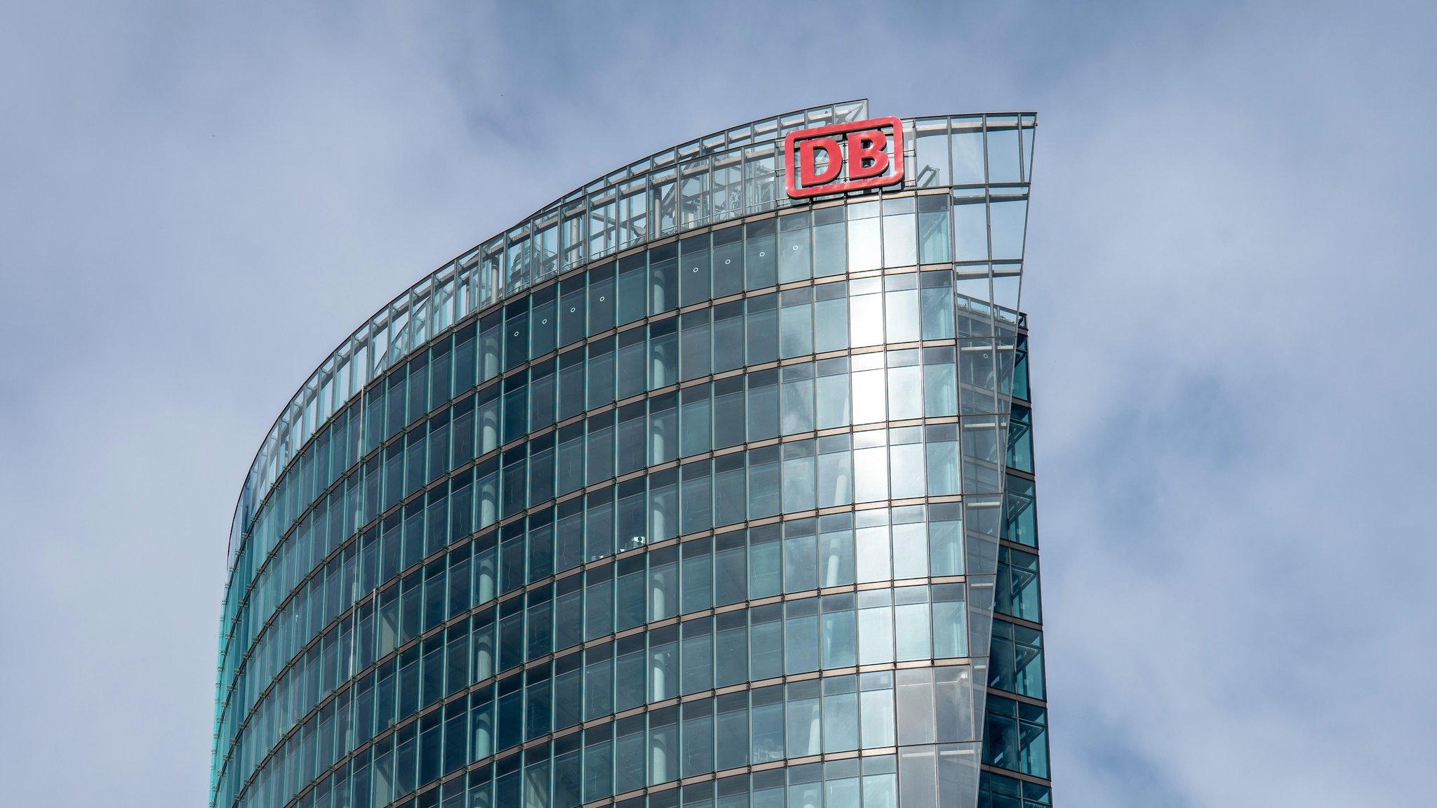 Konzernzentrale der Deutschen Bahn AG im BahnTower am Potsdamer Platz in Berlin.