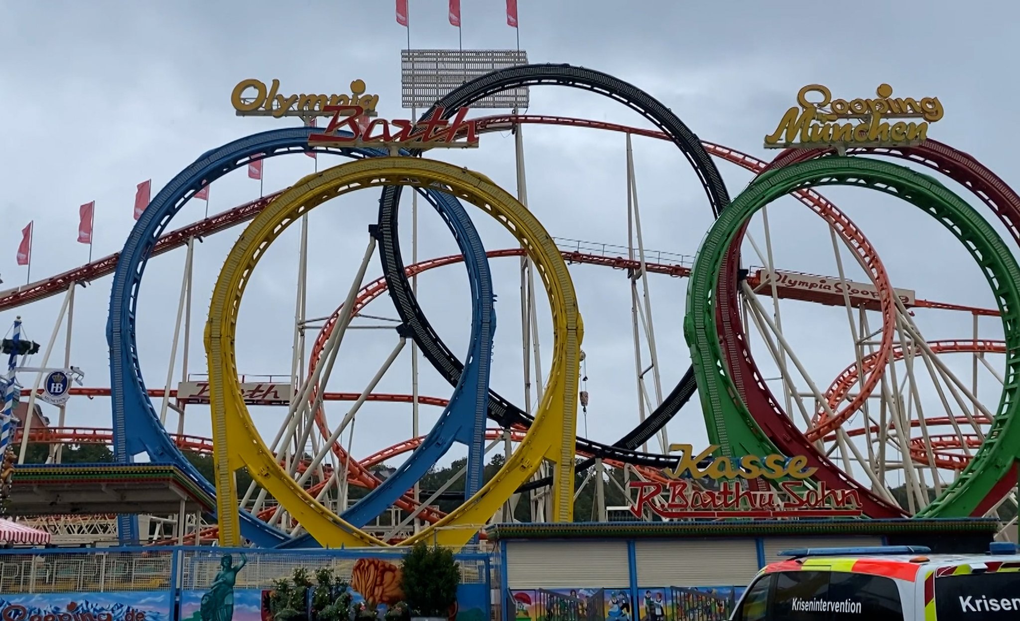 Fünf Tage vor Beginn des Oktoberfests ist ein Arbeiter bei einem Unfall an einer Achterbahn gestorben. 