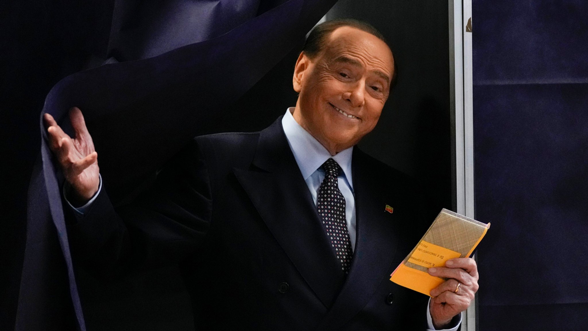 Auch der ehemalige Ministerpräsident Silvio Berlusconi, jetzt Vorsitzender der rechtspopulistischen Forza Italia, wählte heute in Mailand.