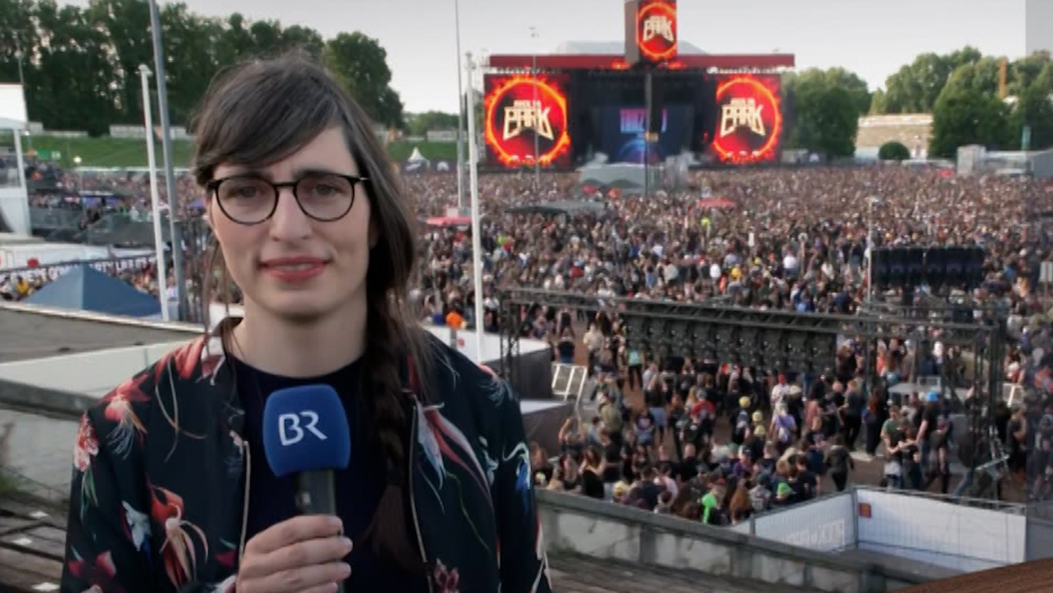 BR-Reporterin Tina Wenzel berichtet von "Rock im Park" | Bild: BR BR-Reporterin Tina Wenzel berichtet von "Rock im Park"