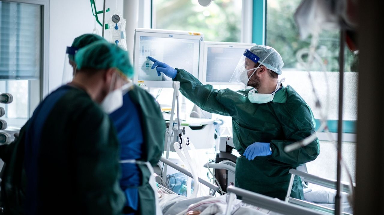 Überlastet in die vierte Welle? Klinikpersonal schlägt Alarm - Vimarsana News