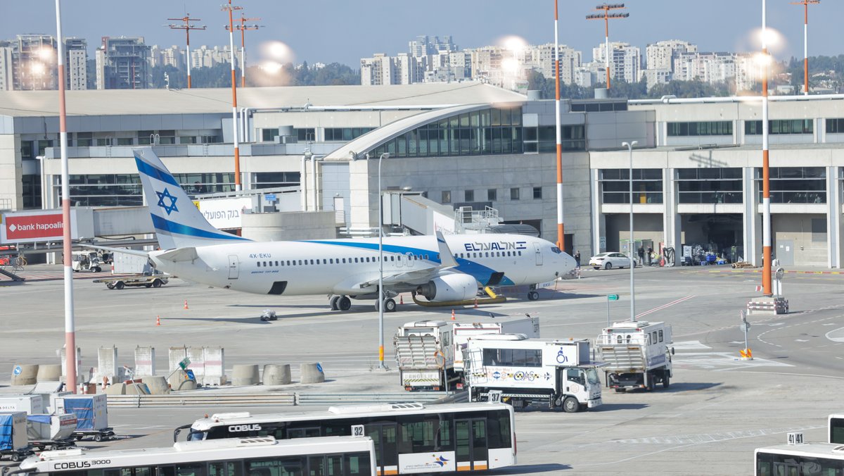 Flugzeug am Ben Gurion Airport in Tel Aviv