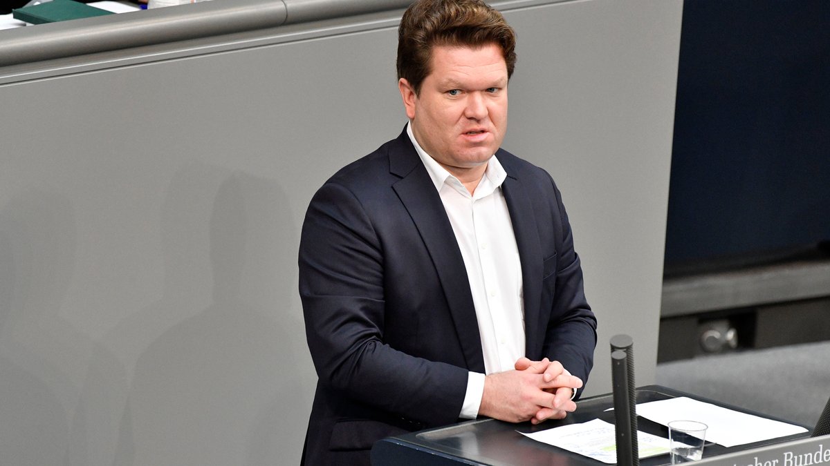 Der damalige SPD-Bundestagsabgeordnete Florian Post aus München spricht am 26.03.21 im Deutschen Bundestag.