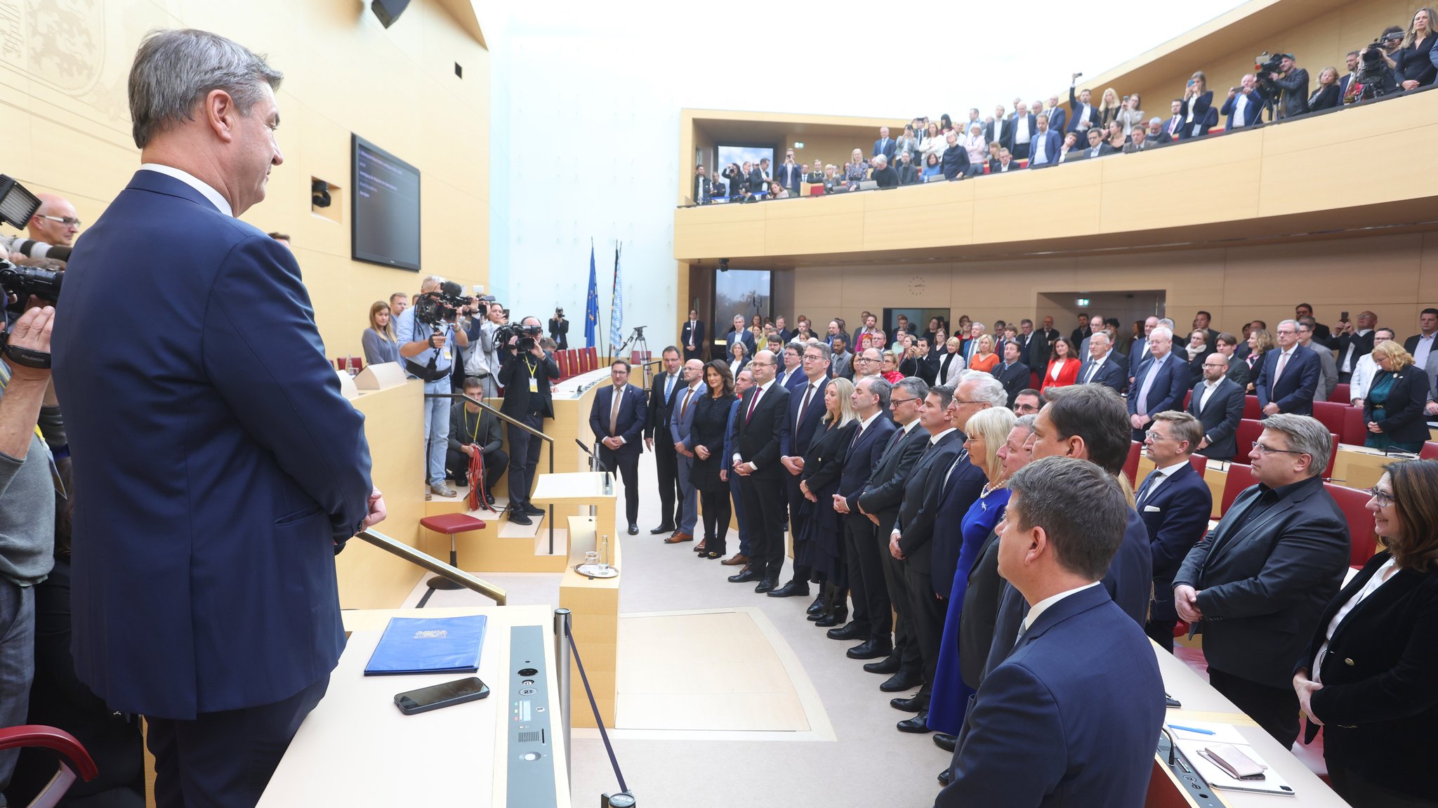 Mitglieder des bayerischen Kabinetts während der Vereidigung im Bayerischen Landtag