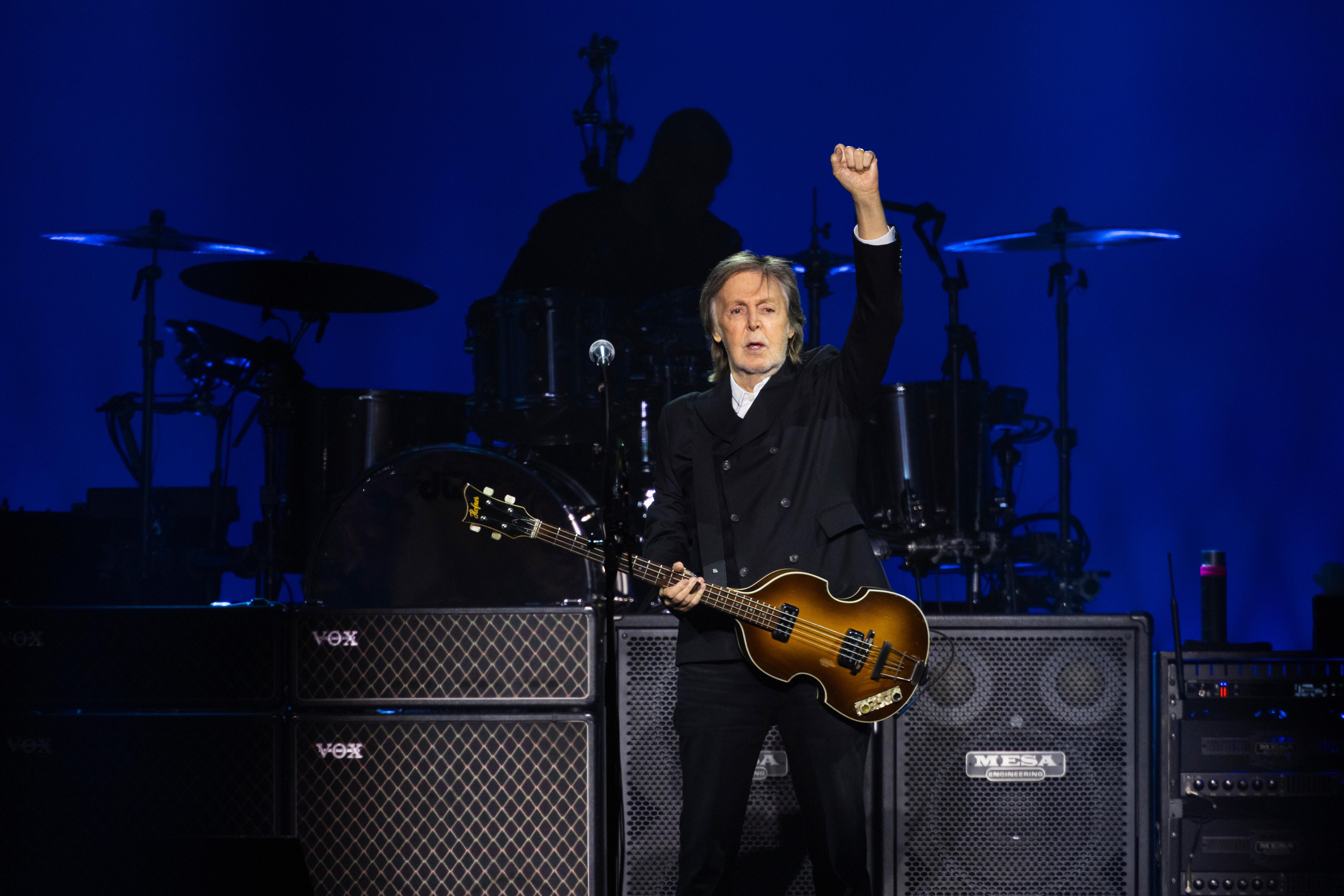 Paul McCartney auf einem Konzert in Kanada 2025.