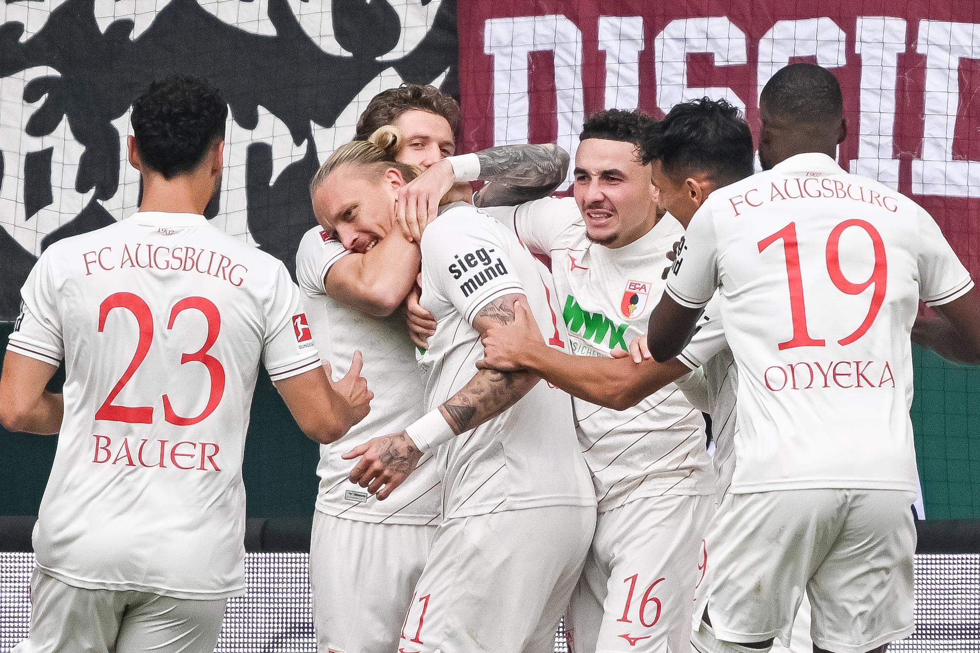 Augsburger bejubeln Sieg gegen St. Pauli