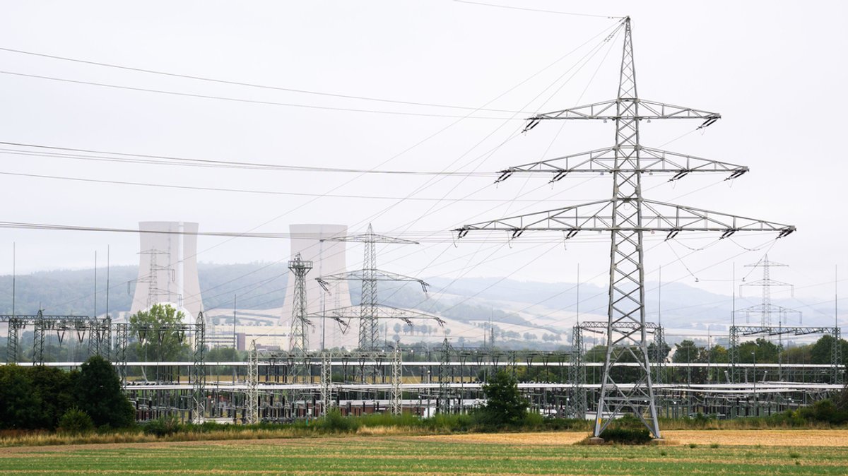 Die EU-Länder sollen nach Plänen der EU-Kommission Übergewinne von Kraftwerke abschöpfen.