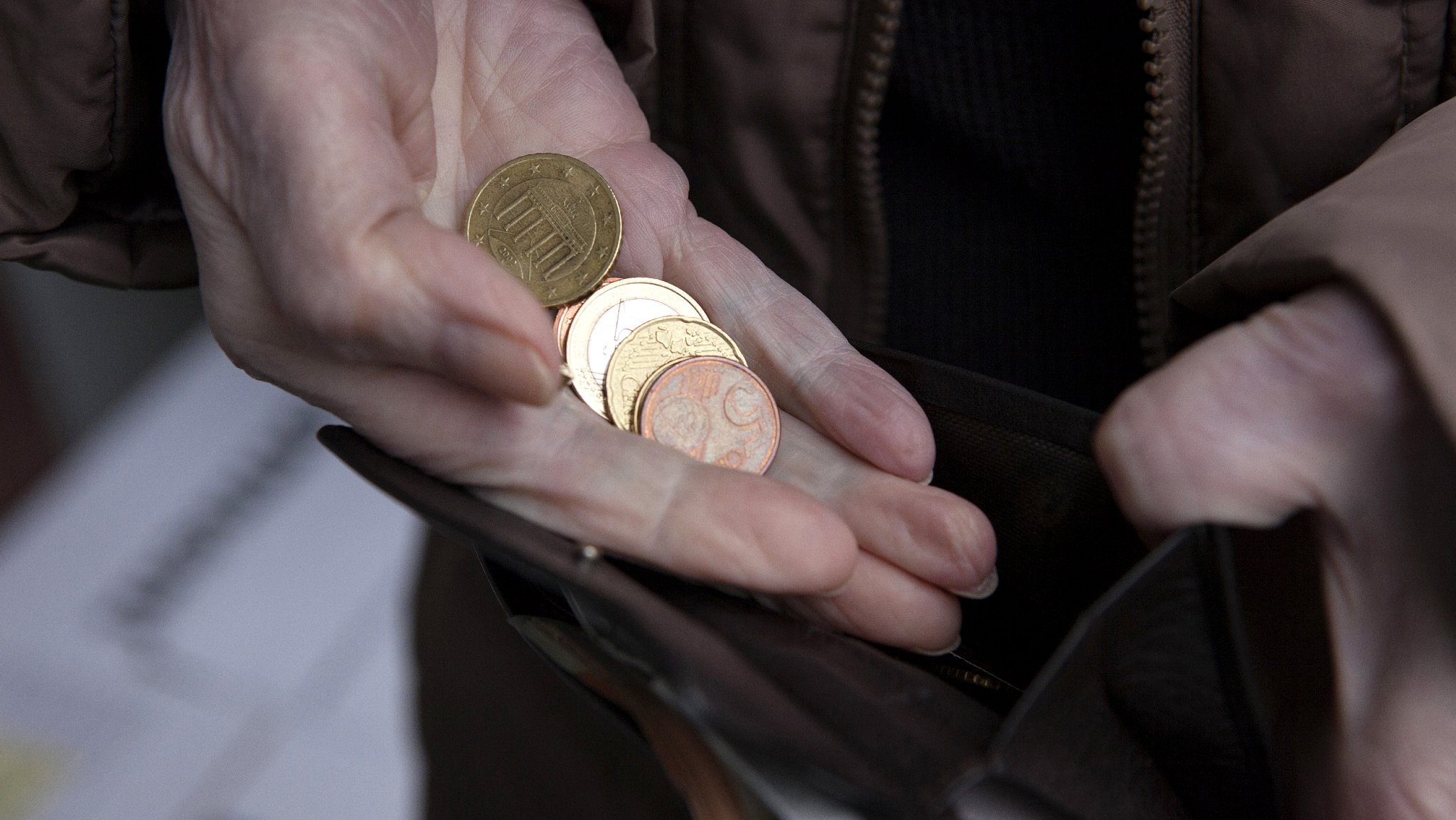 Symbolbild: Rentner in Not wegen der steigenden Lebenshaltungskosten