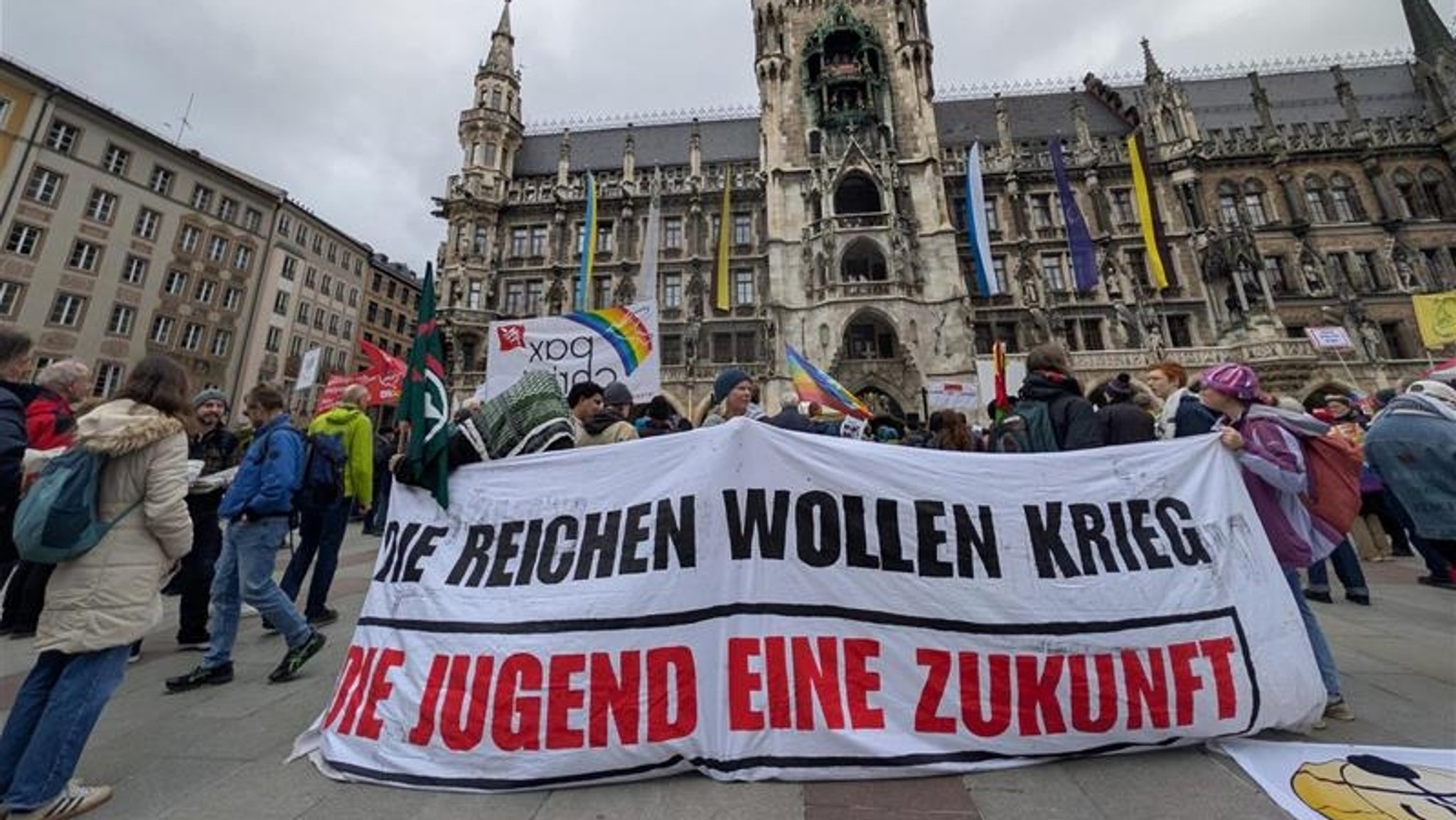 Ostermarsch in München: "Völkerrecht statt Faustrecht"
