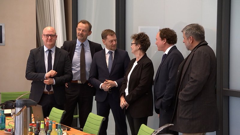 Die Regierungsbildung in Sachsen und Thüringen stockt: Die CDU und das Bündnis Sahra Wagenknecht finden bisher nicht zusammen. | Bild: Früher Sommeranfang? Wochenende lockt mit Temperaturexplosion Die Regierungsbildung in Sachsen und Thüringen stockt: Die CDU und das Bündnis Sahra Wagenknecht finden bisher nicht zusammen.