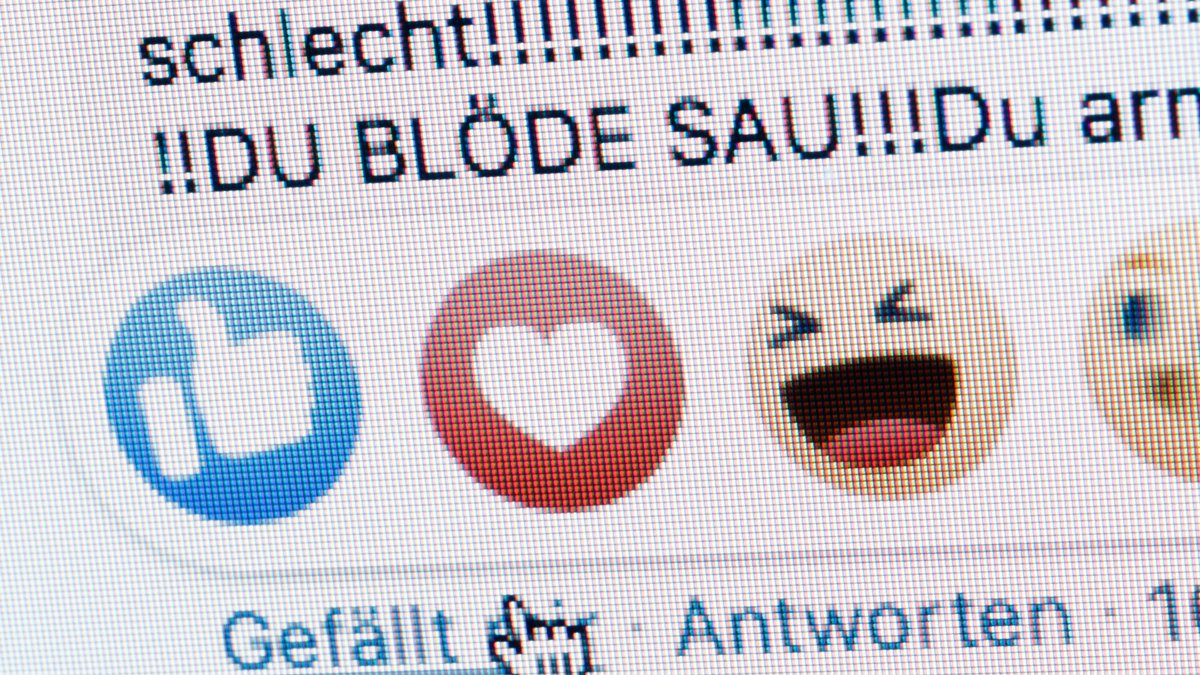 Symbolfoto: Hasskommentar im Internet