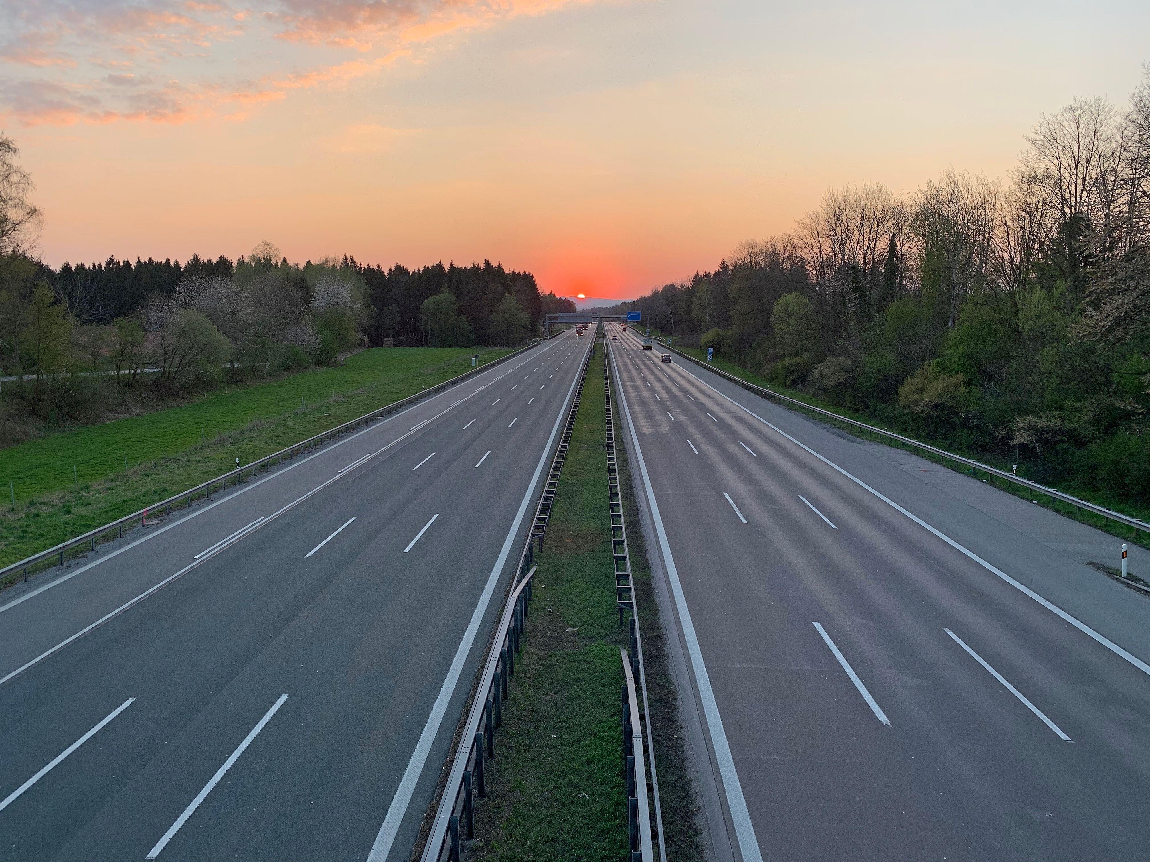 Leere Fahrbahnen am Autobahndreieck Inntal (Archiv- und Symbolbild)