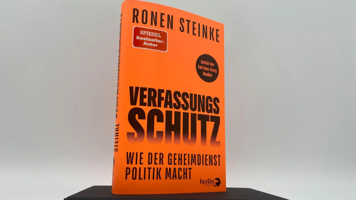 Orangefarbenes Cover mit schwarzer Schrift: Ronen Steinke: Verfassungsschutz