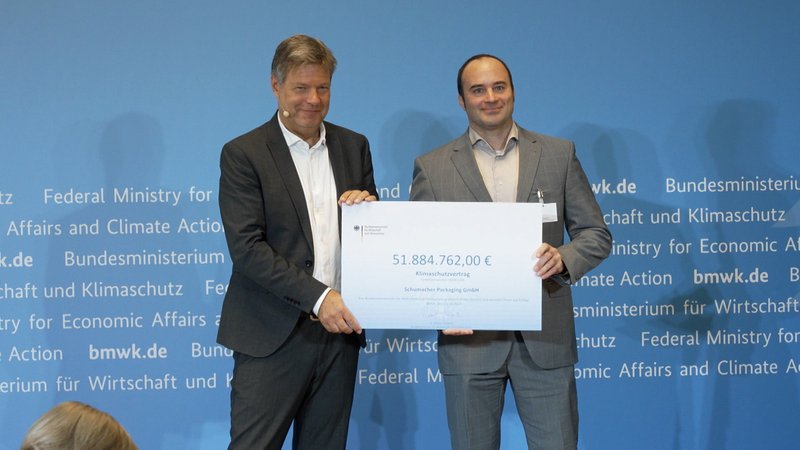 Wie kann die deutsche Industrie klimafreundlich umgebaut werden und gleichzeitig wettbewerbsfähig bleiben? | Bild: Bayerischer Rundfunk 2024 Wie kann die deutsche Industrie klimafreundlich umgebaut werden und gleichzeitig wettbewerbsfähig bleiben?